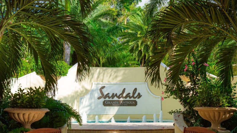 Royal Caribbean רוכשת 50% מ-Sandals ו-Beaches