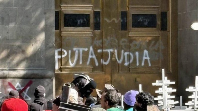 Надпись с оскорблением. Источник: аккаунт Х Гидона Саара