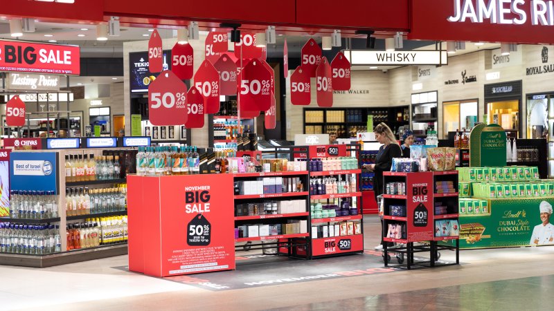 Ноябрьские акции в Джеймс Ричардсон дьюти-фри. Фото: Рэн Хелел