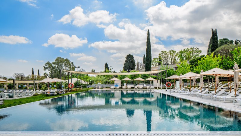 Подогреваемый плавательный бассейн в отеле Эйал Isrotel. Фото: Студия Фельд