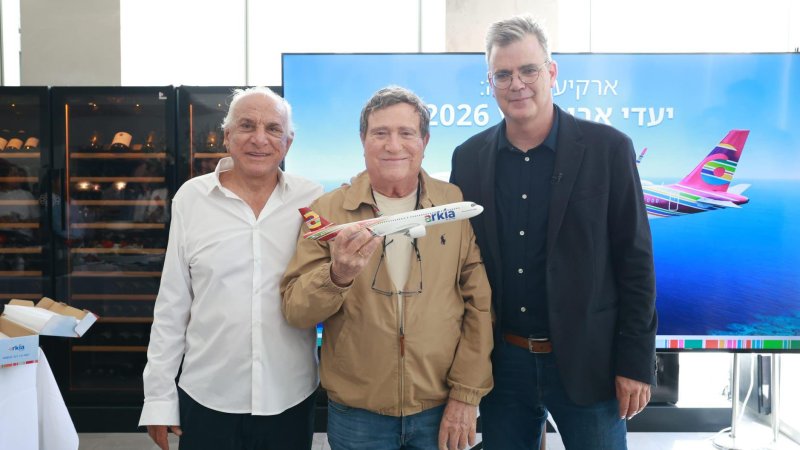 Ави Накеш, Узи Берлович и Йорам Гаон. Фото: Arkia