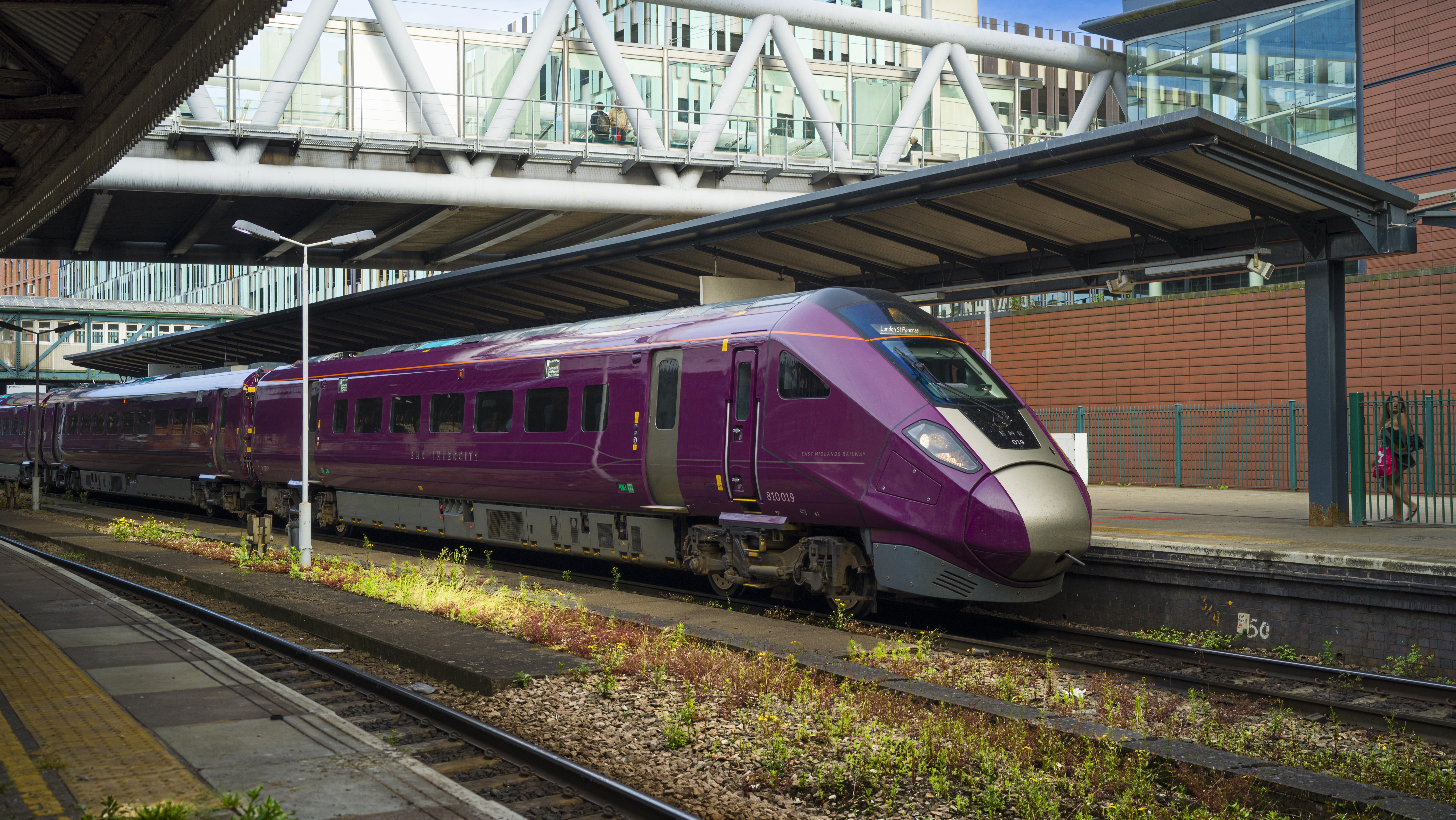 רכבת של East Midlands Railway. צילום: Electric Egg / Shutterstock.com