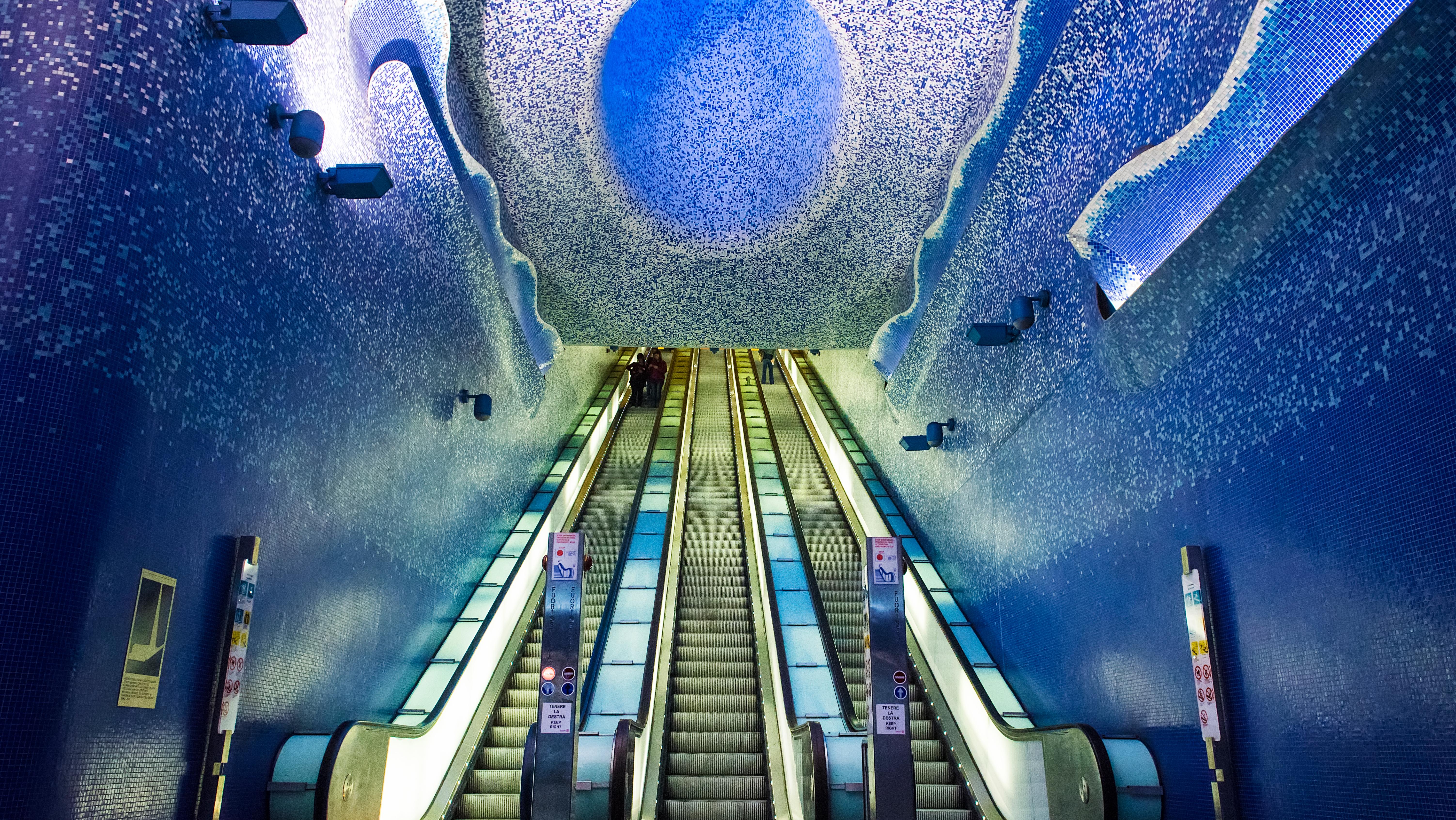 תחנת המטרו טולדו. צילום: Giannis Papanikos / Shutterstock.com