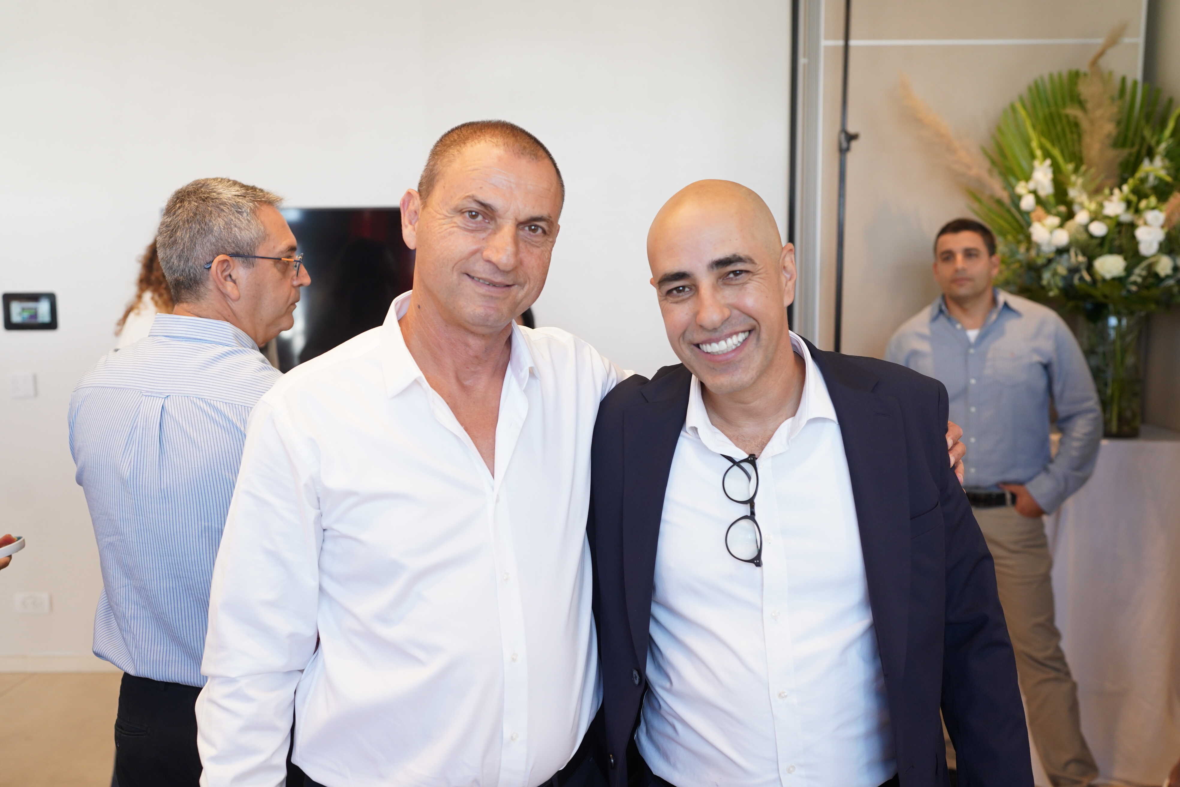 מימין שרון אלון ואיציק דיין. צילום: אפי דור