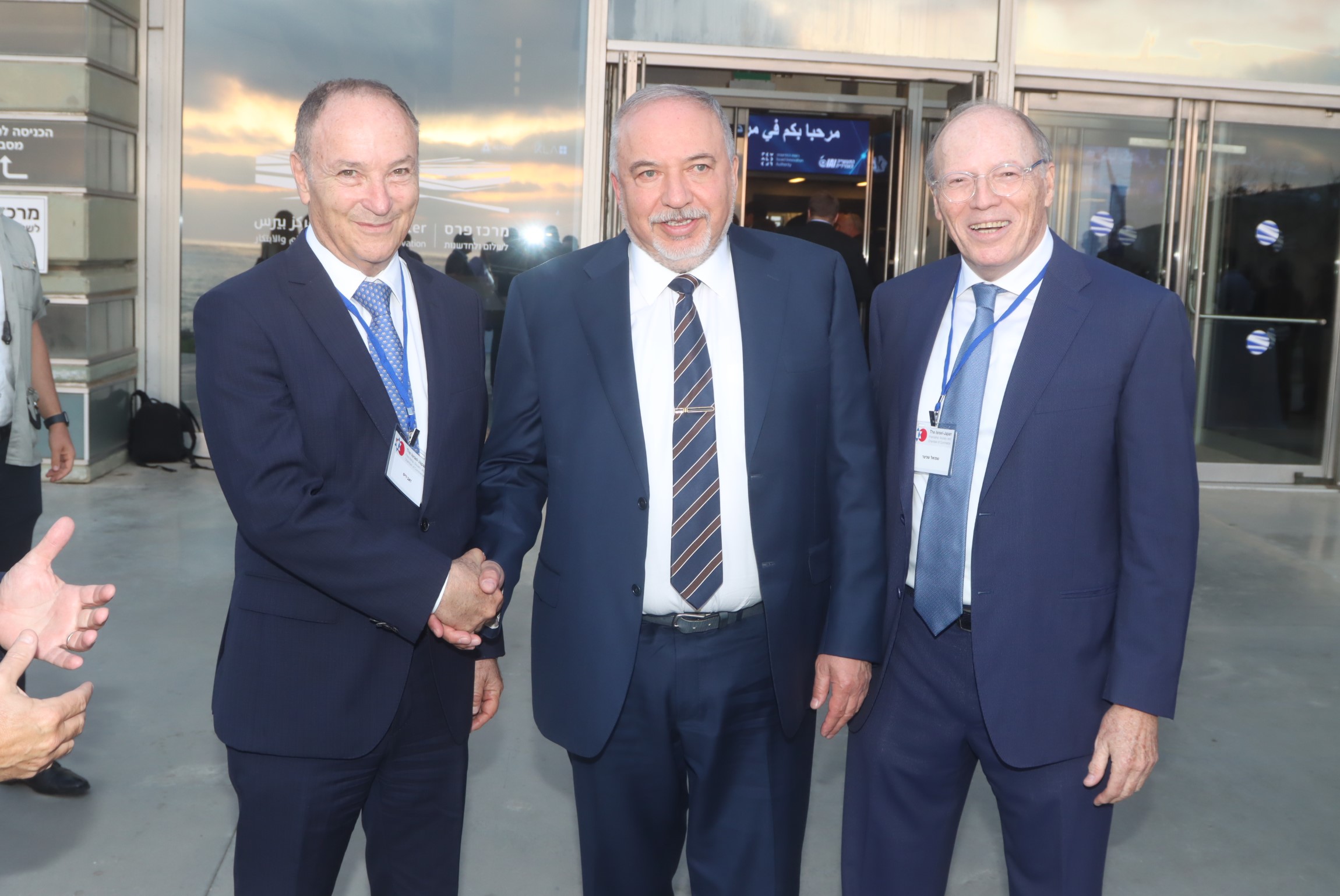 מימין: שניצר, ליברמן וזאב וייס צילום אמיר מור
