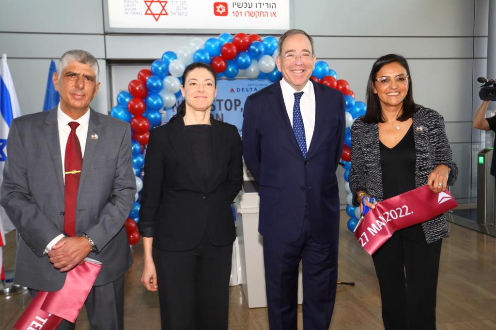 אסתי הרשקוביץ, המנהלת המסחרית של דלתא, שגריר ארה"ב, שרת התחבורה ומנהל נתב"ג
צילום: סיון פראג