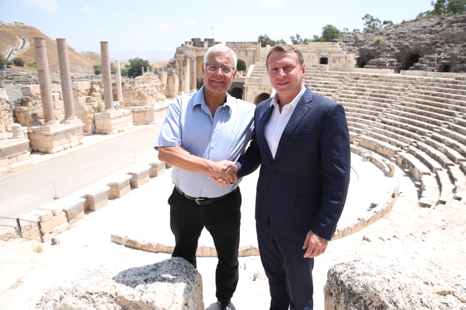 שר התיירות, יואל רזבוזוב וראש העיר בית שאן, ג'קי לוי. צילום: דודו כהן