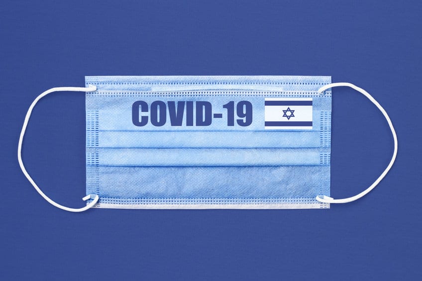 המסיכות יורדות בטיסות הפנים ארציות בישראל. צילום: 123rf