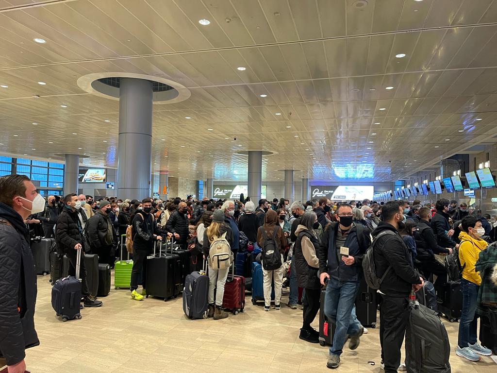 תורי ענק בנתב"ג. צילום: מערכת פספורטניוז
