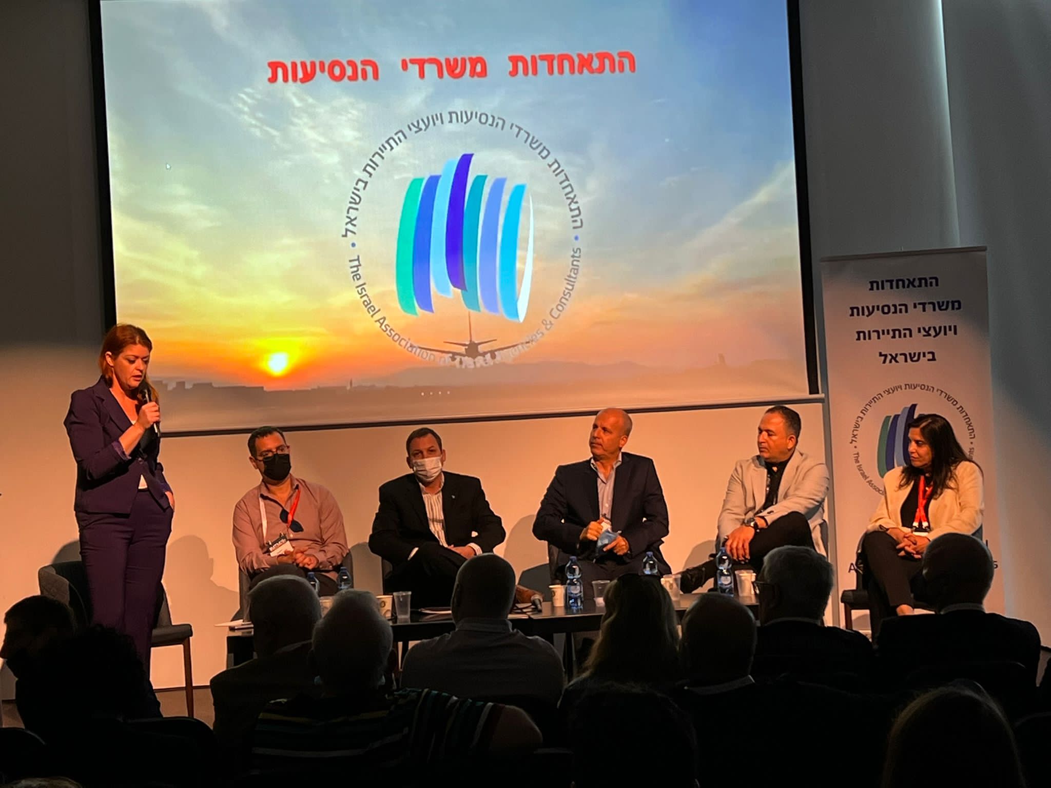 משתתפי פאנל "תעופה בחירום". צילום: יחץ