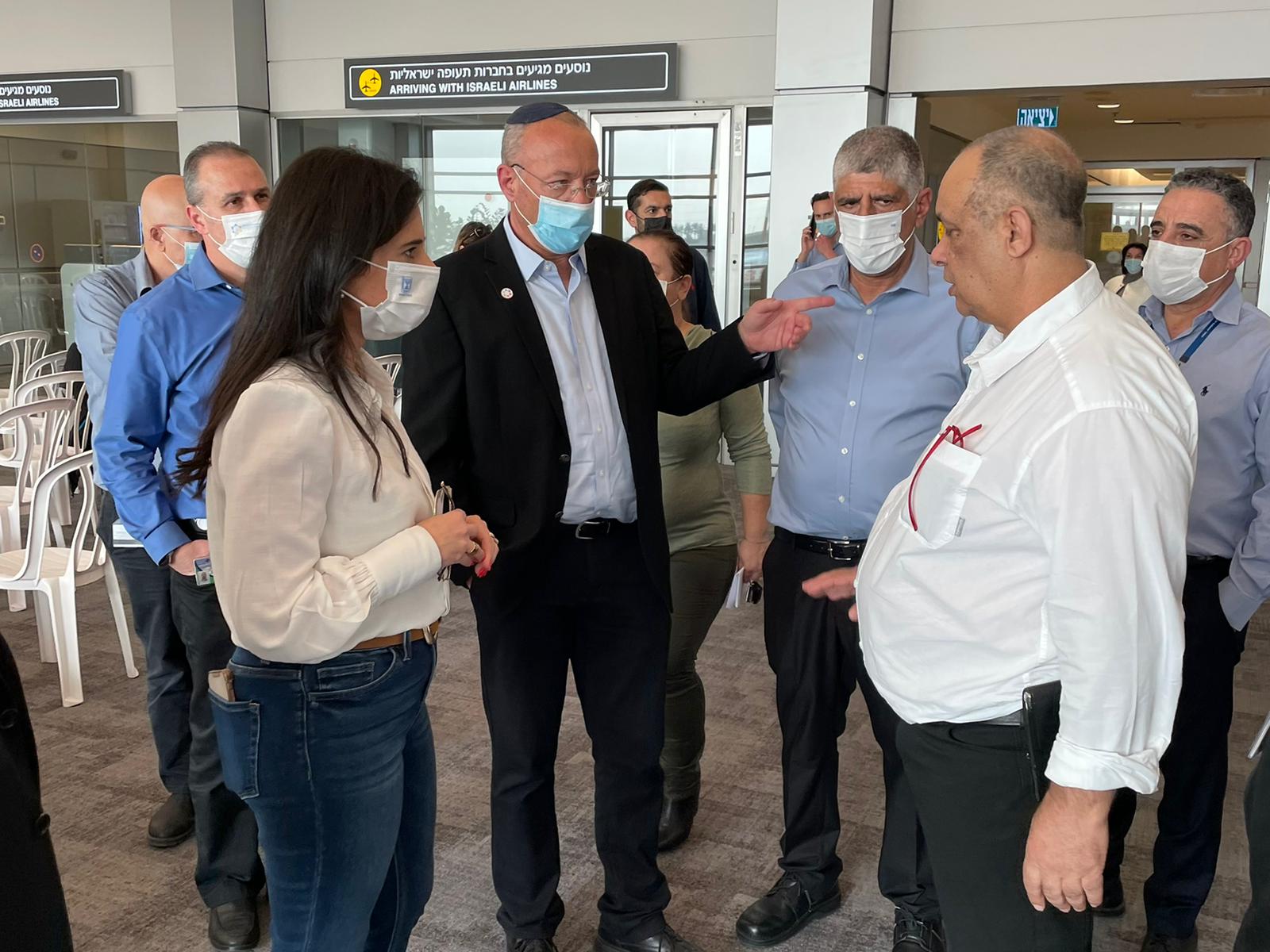 ״ישראל עושה כרגע את המקסימום". שקד בנתב"ג. צילום: רשות האוכלוסין