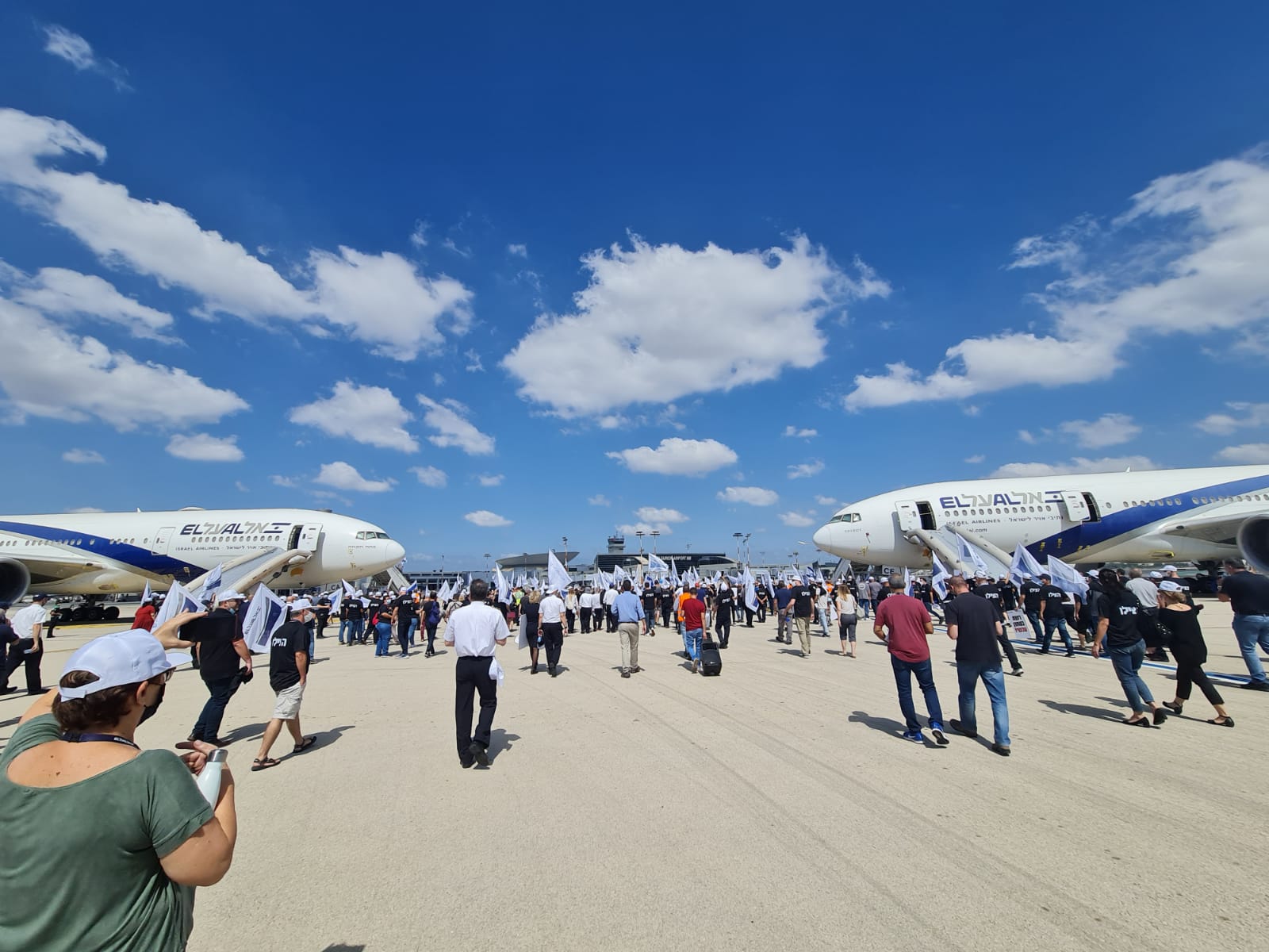 הפגנת עובדי אל על בנתב״ג. צילום: ועד עובדי אל על