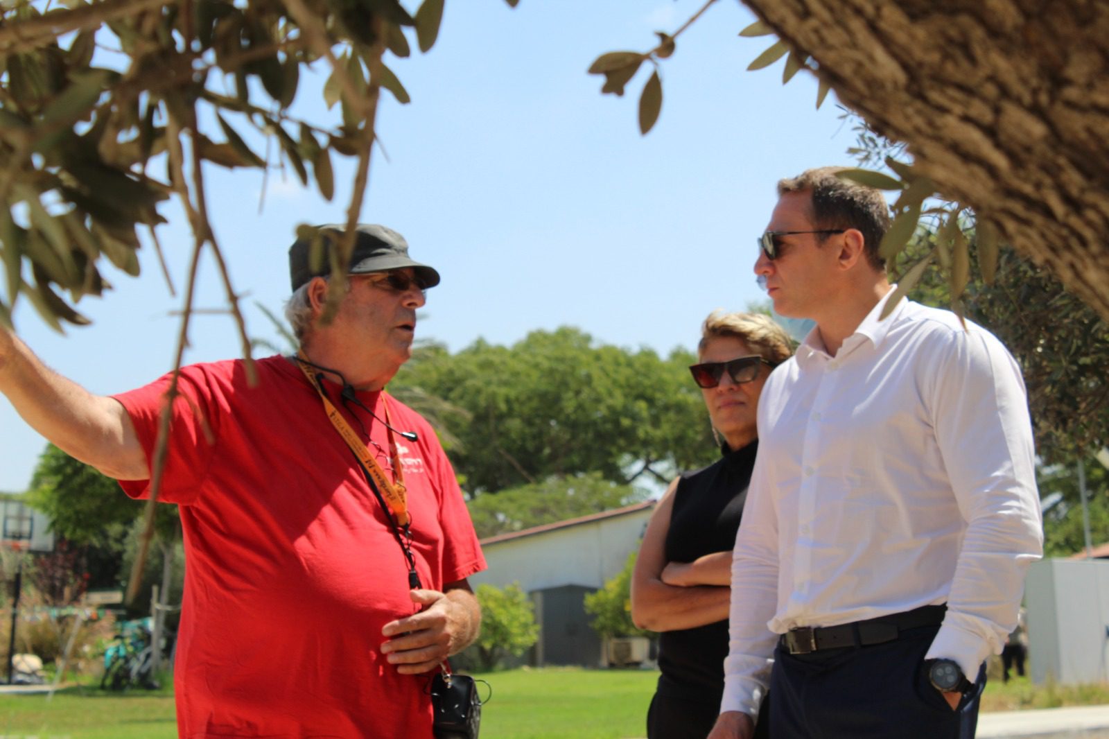 שר התיירות יואל רזבוזוב, ח"כ נירה שפק בסיור ביישובי העוטף.