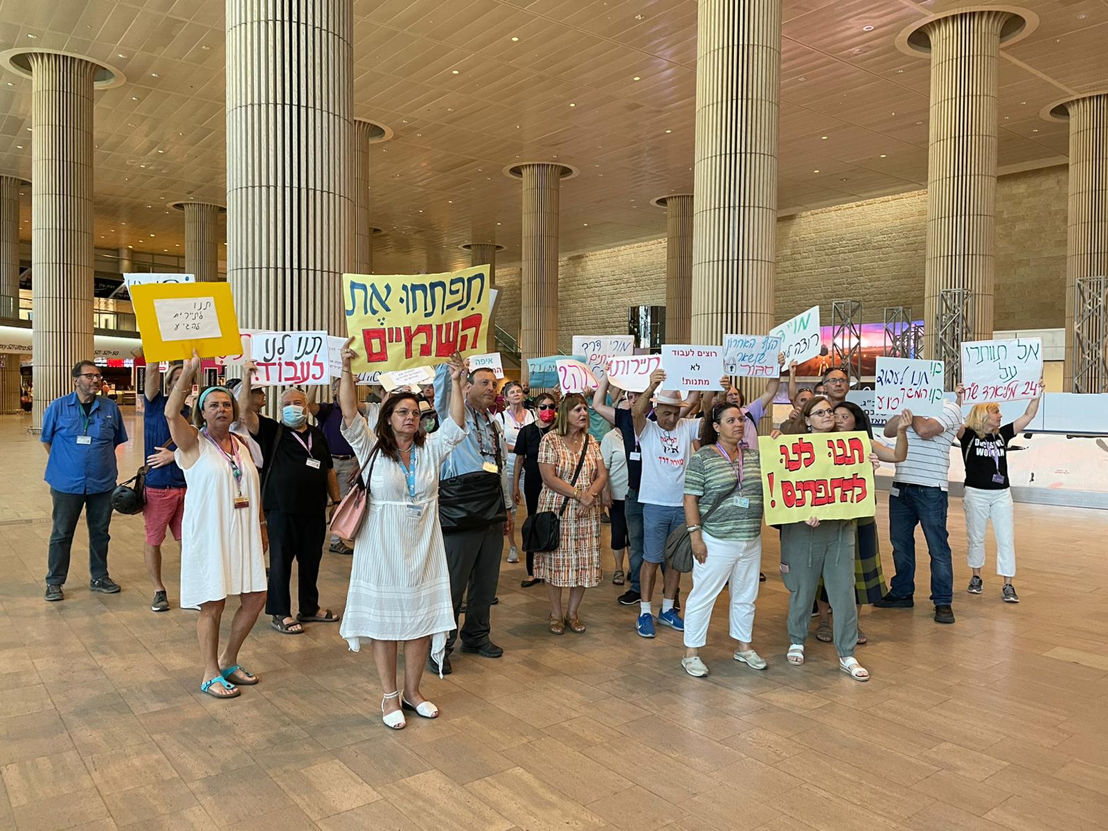 הפגנת מורי דרך בנתב"ג. צילום: רואי אזולאי