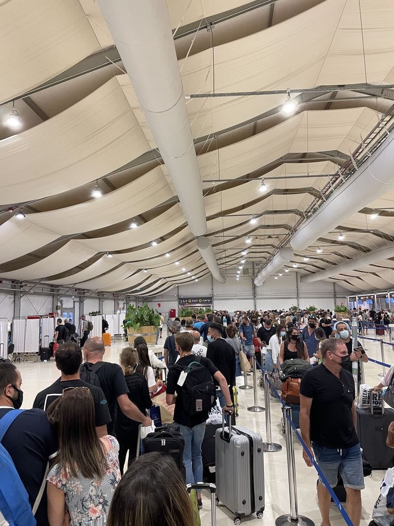 אולם בדיקות הקורונה בנתב״ג. צילום: פספורטניוז