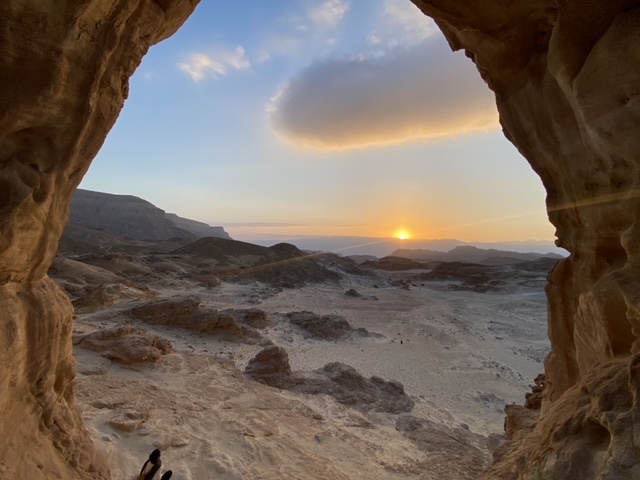 זריחה בתמנע, הקשתות צילום מרב מילר 