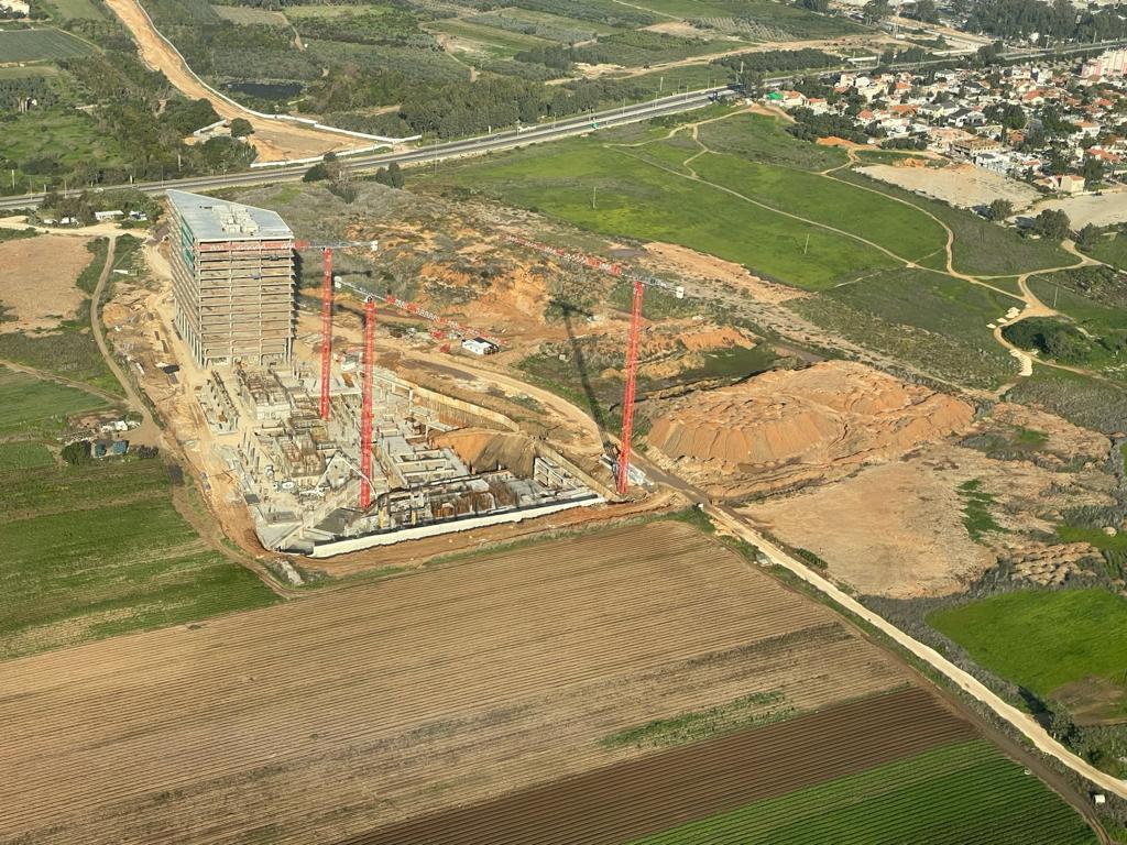 מנופים ליד נתב"ג. צילום: דובר רש"ת