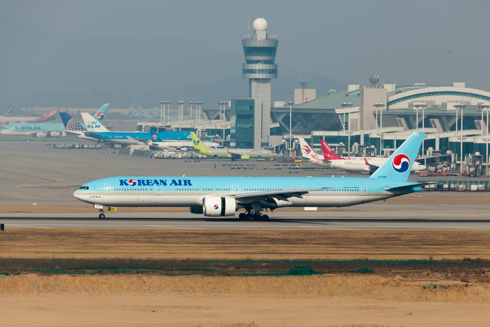 B777 של קוריאן אייר בנמל התעופה בסיאול. צילום: Shutterstock