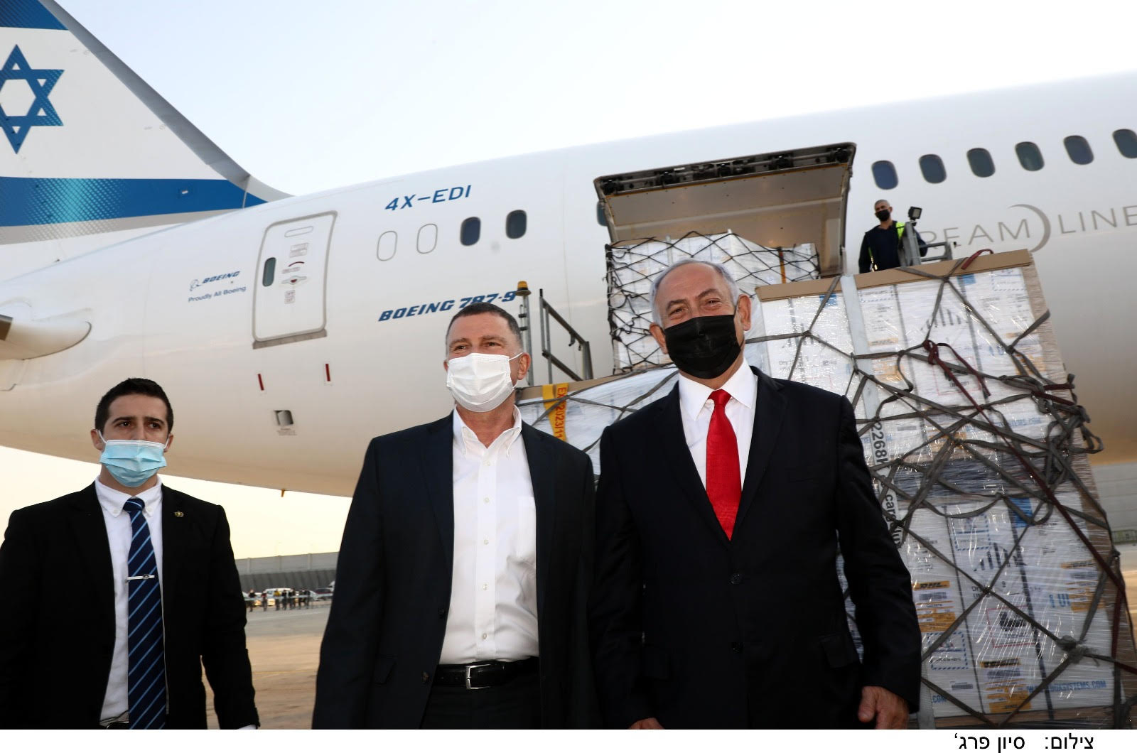 רוה"מ ושר הבריאות אחה"צ בנתב"ג. צילום: סיון פר'ג