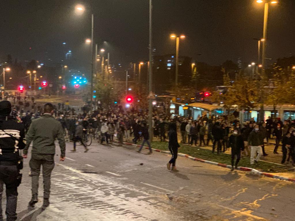 עצורים בצומת המטה הארצי. צילום: דוברות המשטרה