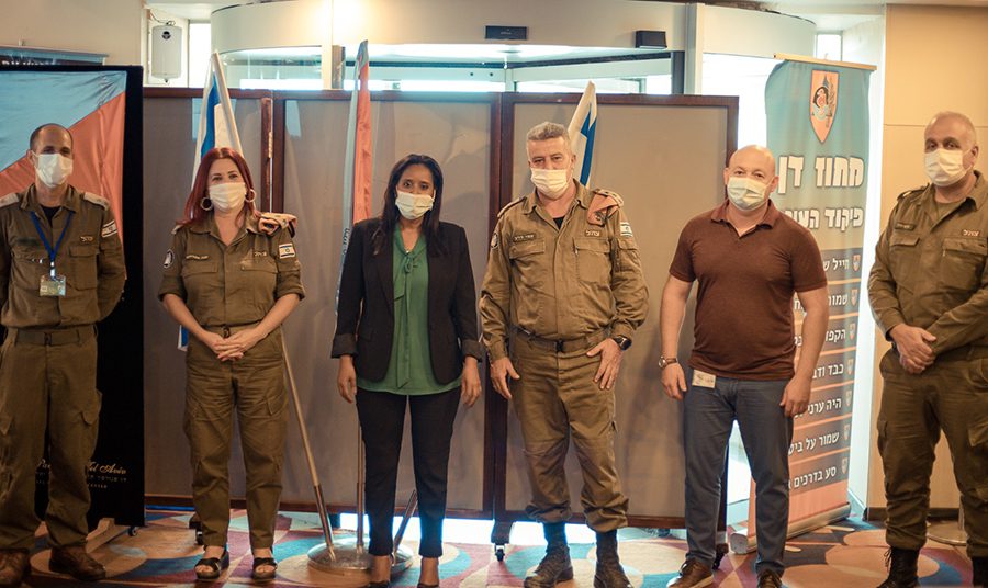 השרה פנינה תמנו שטה וקציני פיקוד העורף בביקור במלון דן. צילום: נגה מלסה