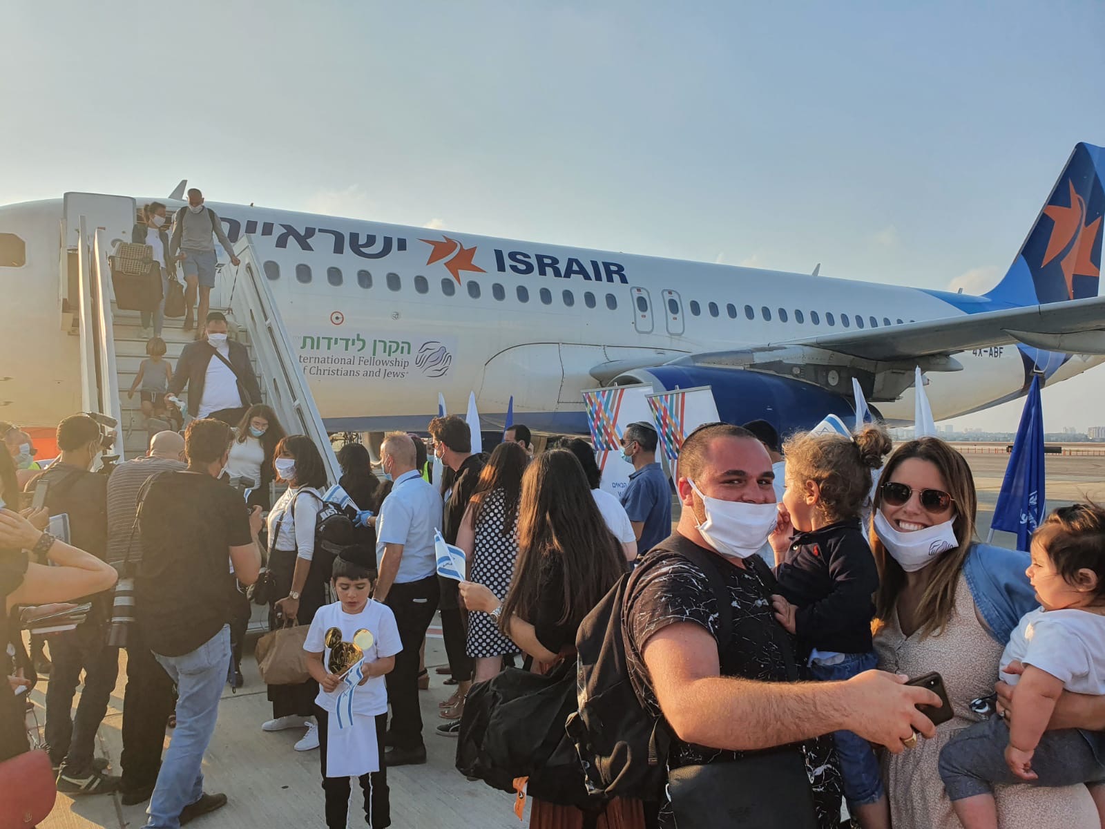 עולים חדשים מצרפת הגיעו בטיסת ישראייר. צילום: יחצ חברה