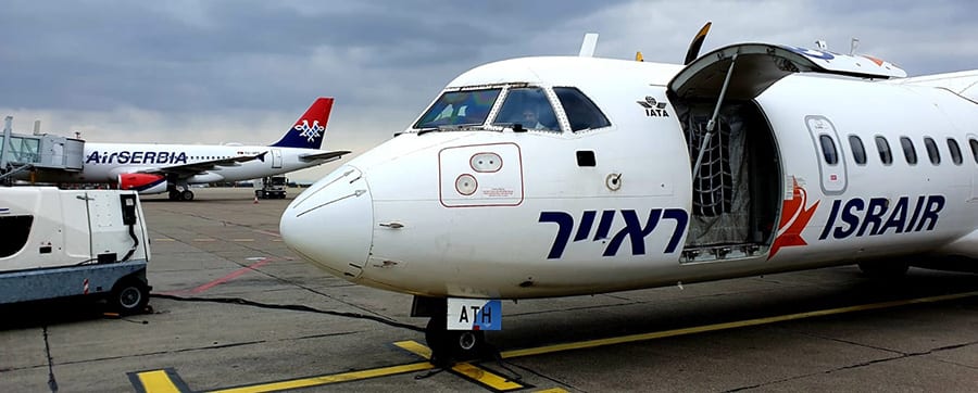 מטוס ה-ATR בשדה התעופה של בלגרד. צילום: ישראייר
