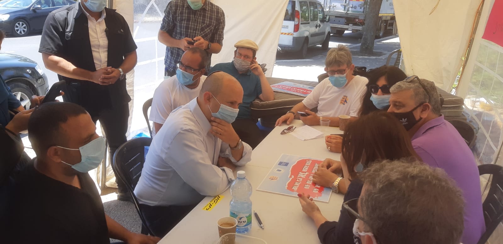 היו ימים. נפתלי בנט כח"כ מבקר באוהל המחאה של ענף התיירות בירושלים. צילום: באדיבות מטה מאבק התיירות