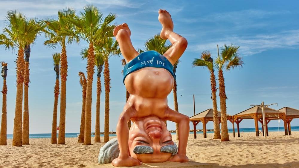 פסלו של דוד בן גוריון בתל אביב. צילום: shutterstock