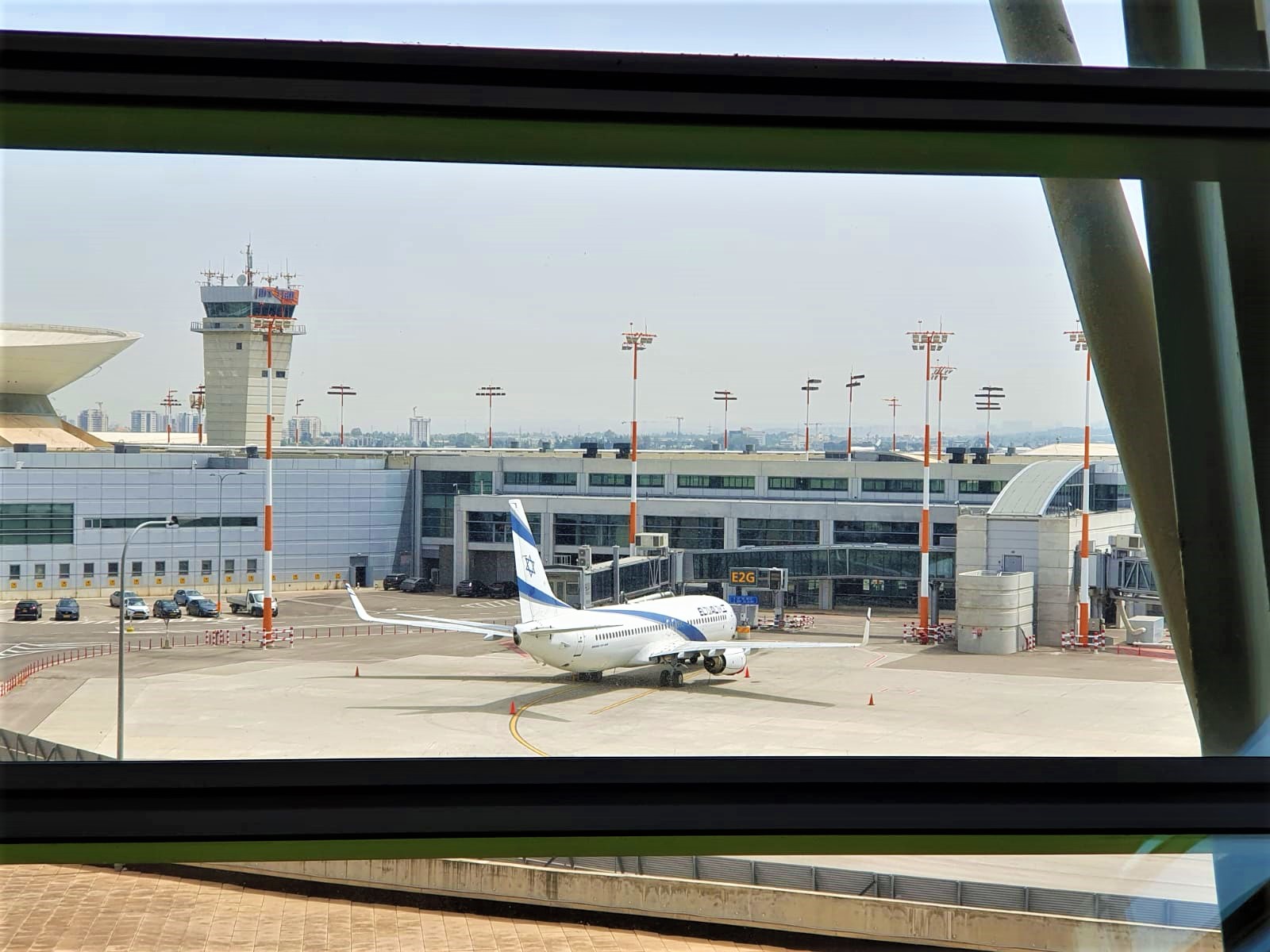 מטוס אל על חונה בנתב"ג בימי הקורונה. צילום: ספיר פרץ זילברמן