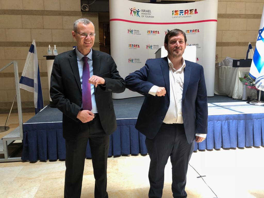 שר התיירות הנכנס, אסף זמיר ושר התיירות היוצא יריב לוין
