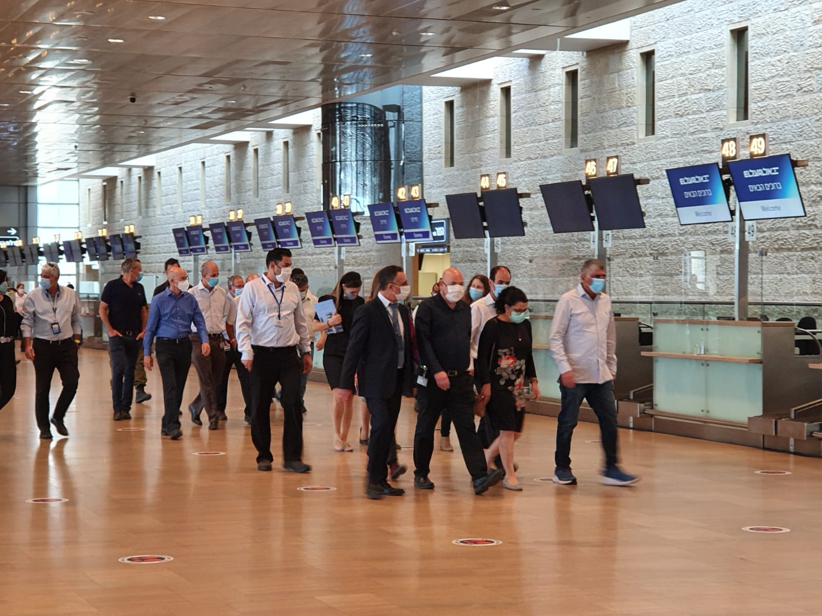 בכירי משרד הבריאות השבוע בנתב"ג. צילום: ספיר פרץ