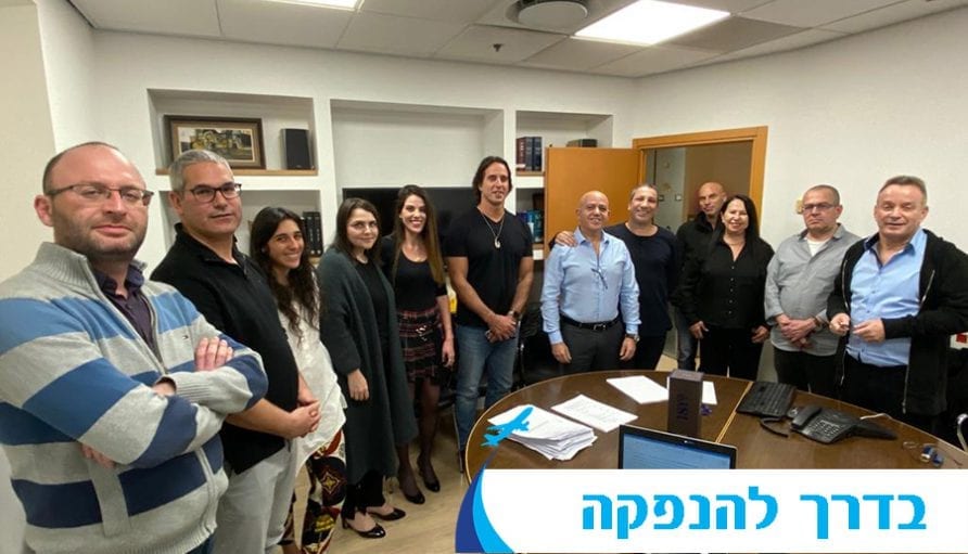 במעמד החתימה בחודש ינואר
