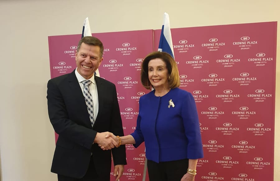 מנכל קראון פלזה ירושלים חמי גור וי"ור בית הנבחרים ננסי פלוסי. צילום: הדר פרץ ואיתי בן דוד |ח"כ אביגדור ליברמן וחמי גור. צילום:  הדר פרץ ואיתי בן 