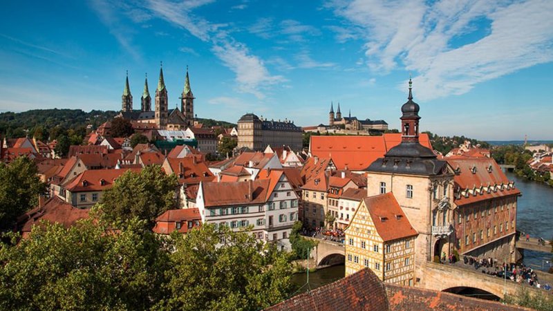 העיירה bamberg. צילום: Franken Tourismus / Holger Leue|טירות מימי הבניים. צילום: משרד התיירות של גרמניה|Maisel&acute;s מעל 100 סוגי בירה. צילום: משרד התיירות של גרמניה|גני?