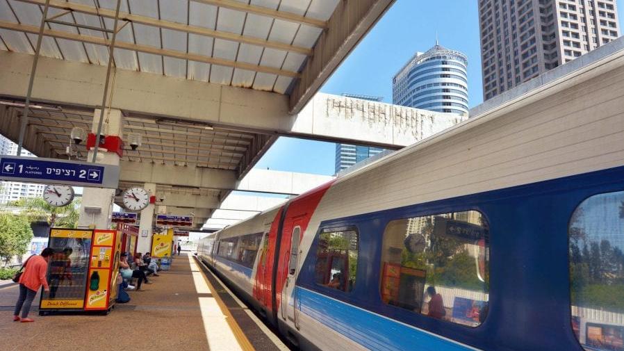 רכבת ישראל. צילום: 123rf|תחנת נתב"ג. צילום: רכבת ישראל