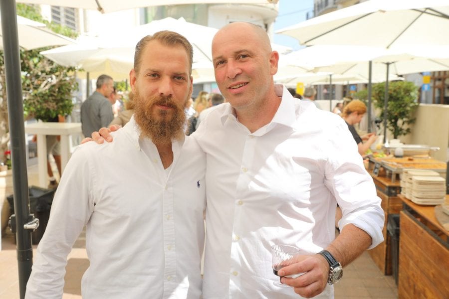 גיבוי מלא לשביתת הנשים. מימין -איל קשדן וישי מילר
