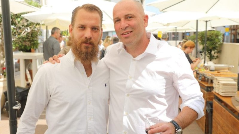 גיבוי מלא לשביתת הנשים. מימין -איל קשדן וישי מילר