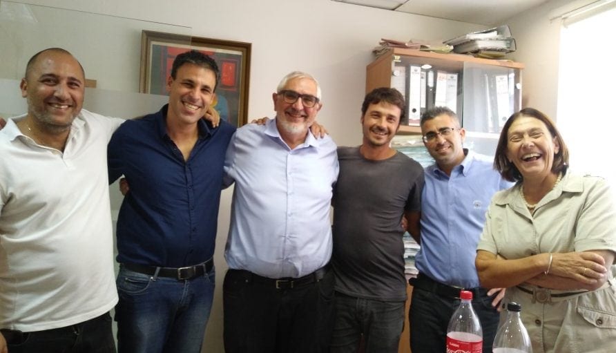 עמית פורת בחתימת חוזה המלון בירושלים. צילום: רשת אוליב
