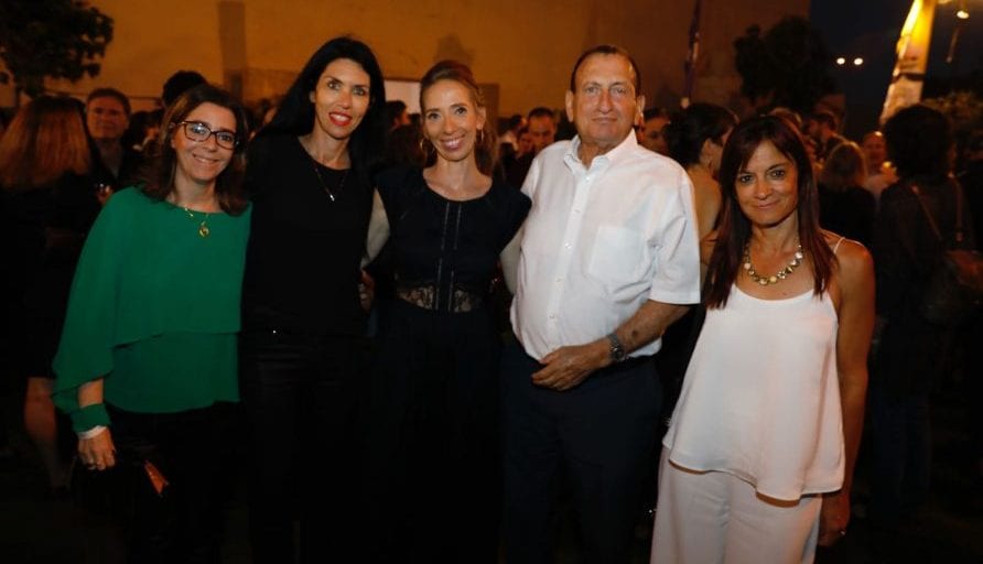 מימין לשמאל: דינה פלד