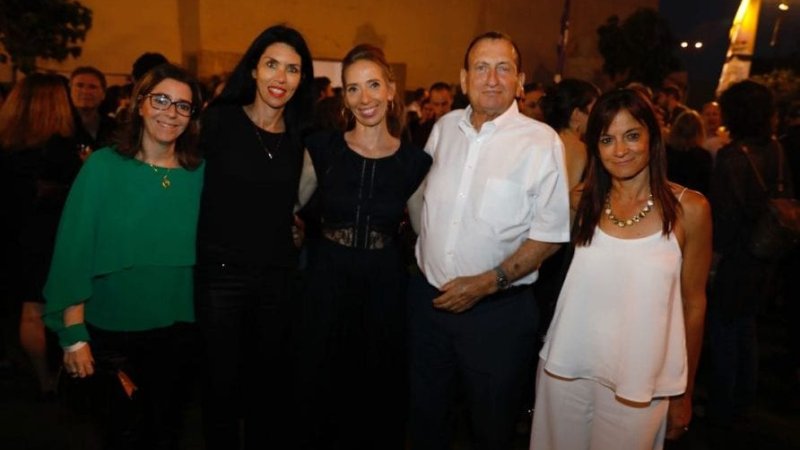 מימין לשמאל: דינה פלד מימין לשמאל: דינה פלד