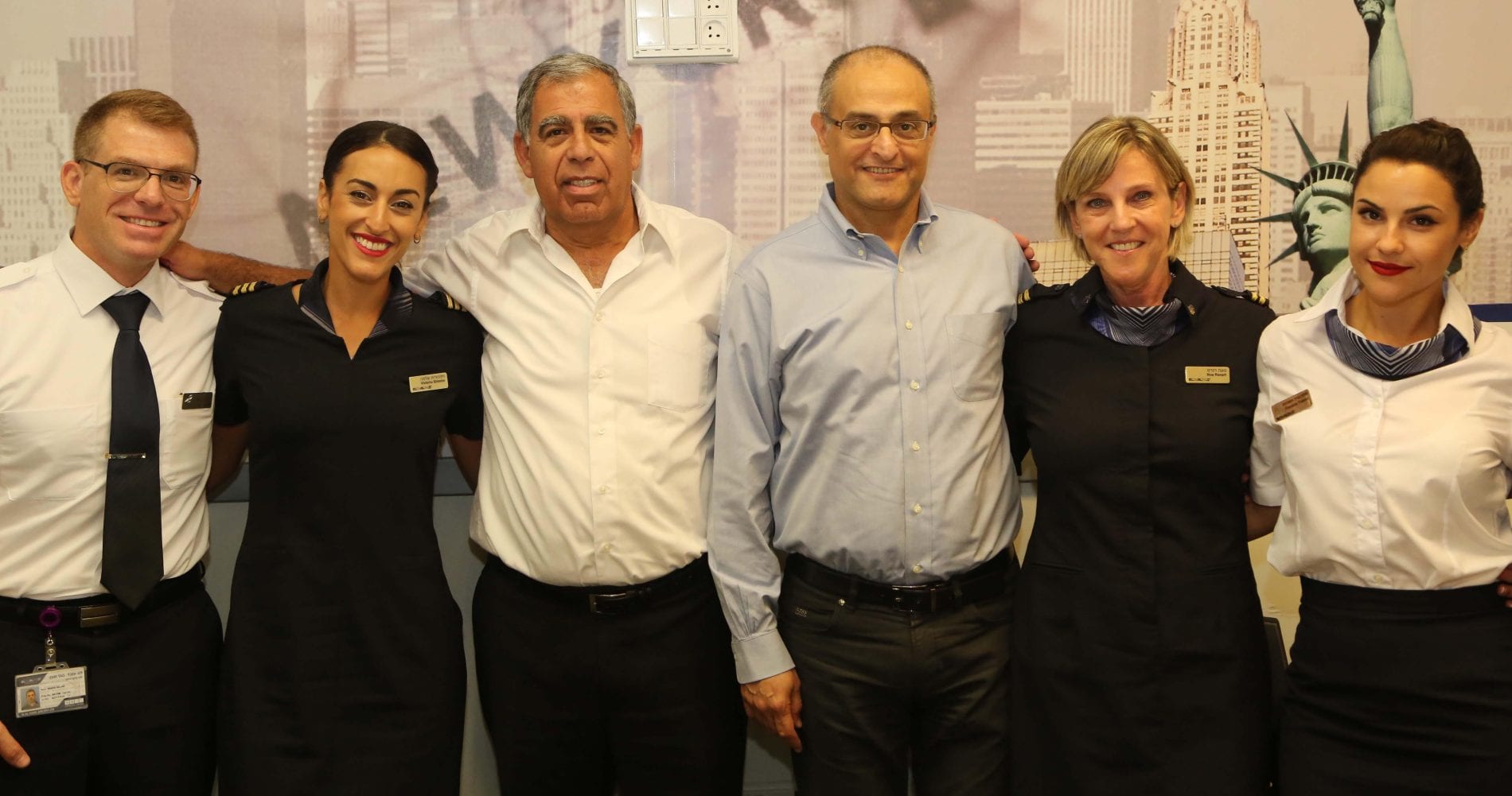 שגרירי אל על עם דוד מימון וח"כ מיקי לוי. צילום: סיוון פרג'|ח"כ מיקי לוי ודוד מימון