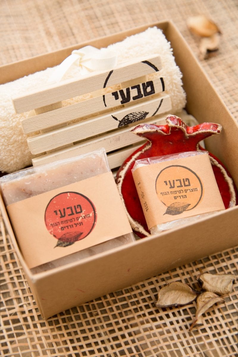 מארז טבעי של עמותת "אנוש". צילום: יח"צ|עמותת דרור- כלי קרמיקה|עמותת ידידי המפתנים. צילום: יואל זוהר