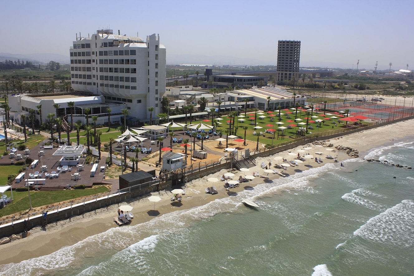 רימונים חוף התמרים. צילום: יהודה איילון