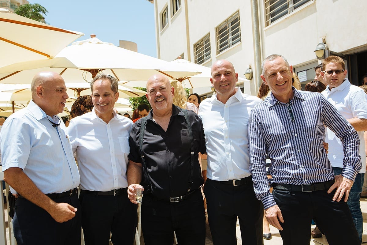 צילום: גיא שריבר||||||שומרים על המקום הראשון האחים מילר והמנכ"ל קשדן|||||