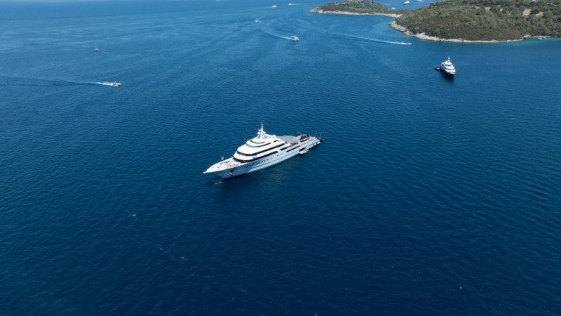 Фото: Shutterstock/ Ritz-Carlton Luxury Cruise Ship Evrima