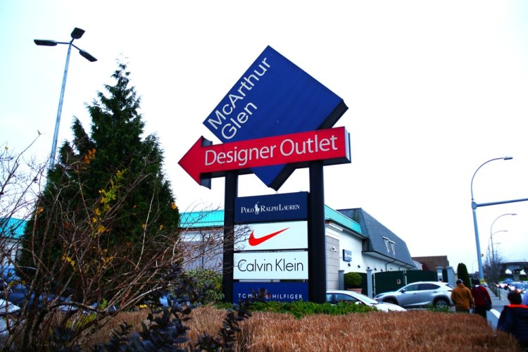 nike store mcarthur glen