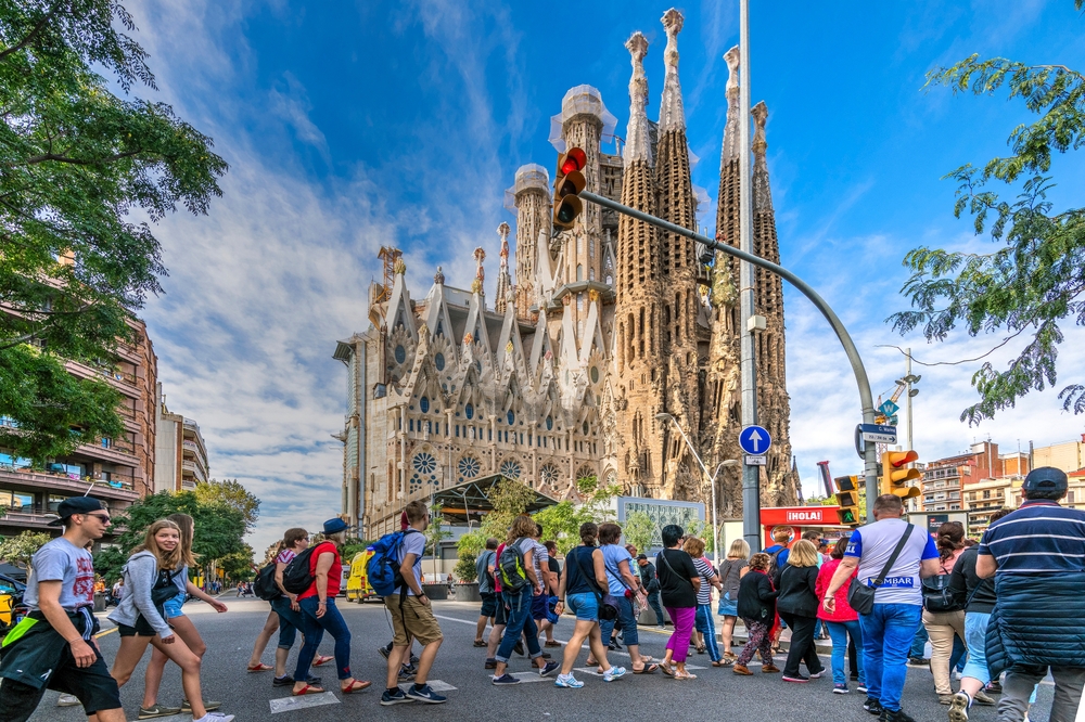 3 Flights a Day to Barcelona. Emirates. Photo: Shutterstock