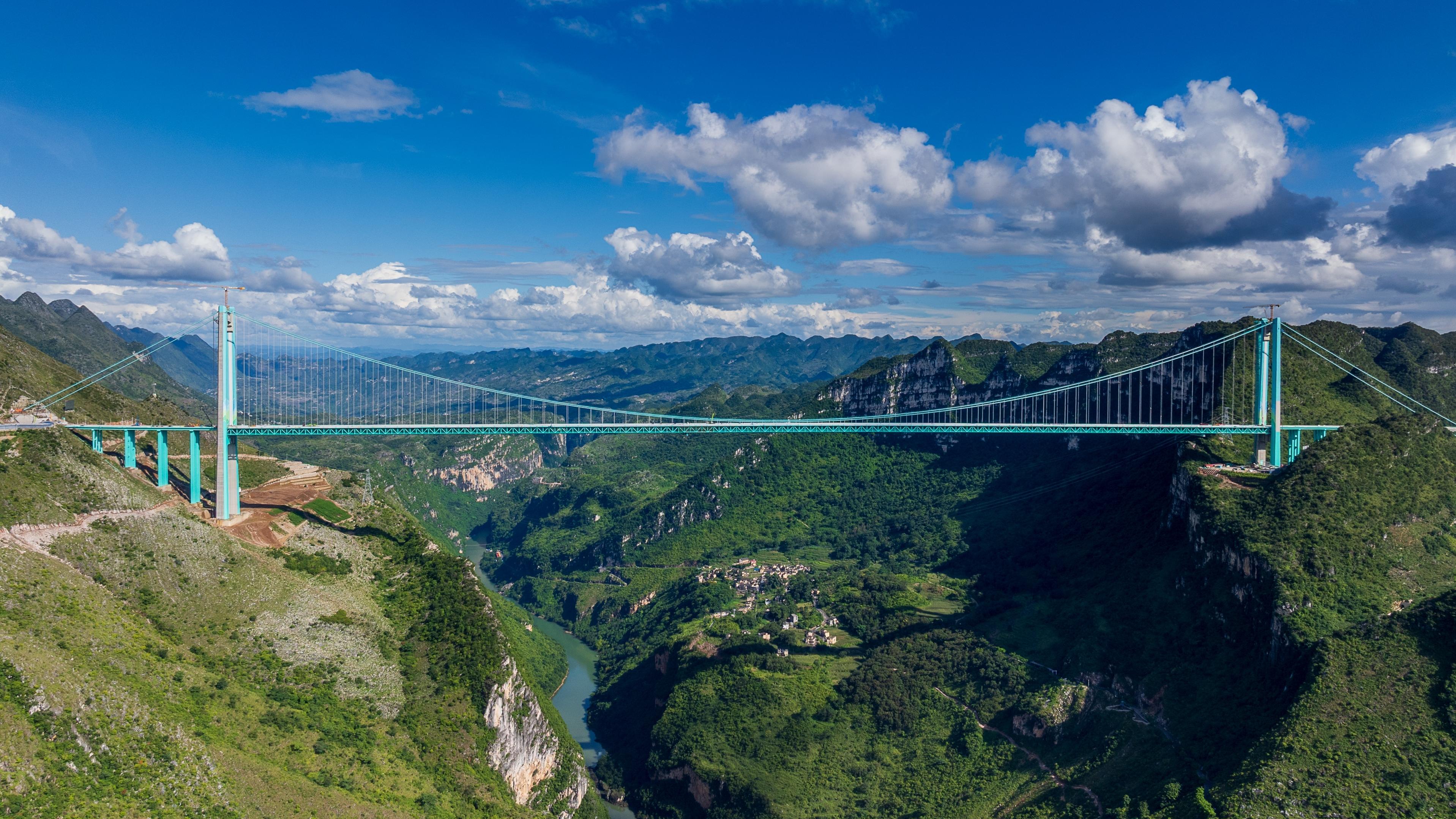 HuaJiang Gorge Bridge in Guizhou, China. Photo: Shutterstock