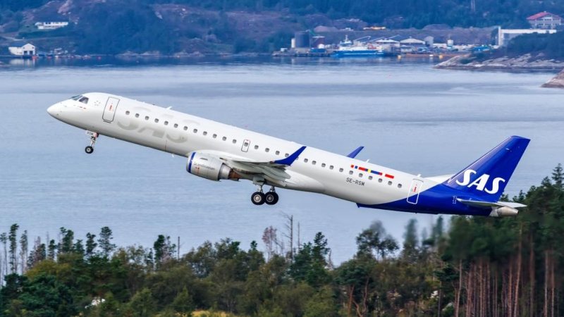 45 самолетов Embraer. SAS. Фото: Shutterstock